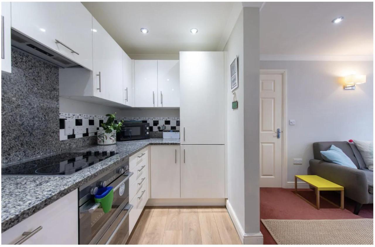 Wells City Centre, Quiet Mews House, Sleeps 6ヴィラ エクステリア 写真